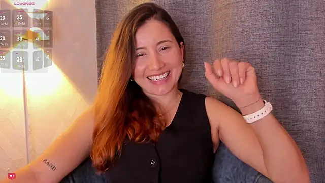 Angela smile online show from December 18, 2024, 4:28 pm