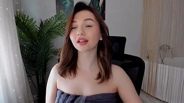 Snapshot of GracefulLook chatting on February 28, 2025, 6:54 am GracefulLook online show from February 28, 2025, 6:54 am