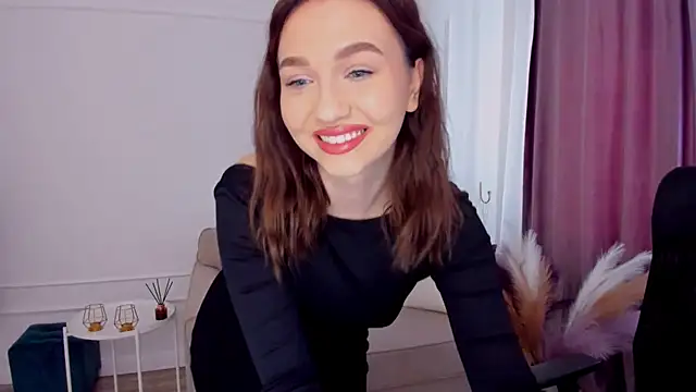 Snapshot of GracefulLook chatting on March 12, 2025, 7:46 am GracefulLook online show from March 12, 2025, 7:46 am