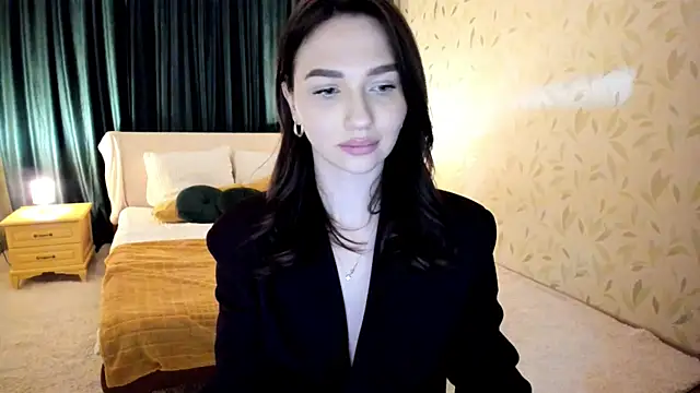 Snapshot of GracefulLook chatting on October 4, 2025, 7:48 pm GracefulLook online show from October 4, 2025, 7:48 pm