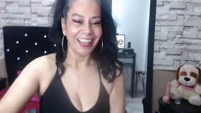 Snapshot of MarianaNight02 chatting on October 30, 2025, 5:06 am MarianaNight02 online show from October 30, 2025, 5:06 am