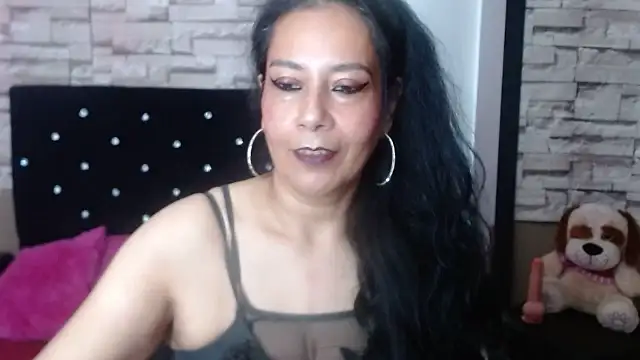 Snapshot of MarianaNight02 chatting on October 27, 2025, 4:02 am MarianaNight02 online show from October 27, 2025, 4:02 am