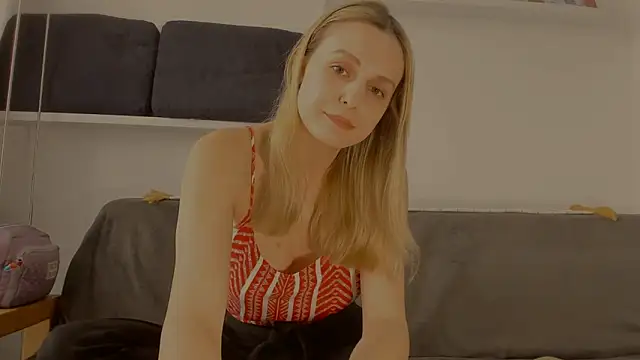LaurenSommer online show from May 5, 2026, 10:40 am