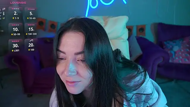 EmilyHalls online show from October 31, 2025, 7:16 am