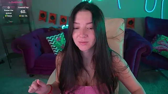 EmilyHalls online show from October 30, 2025, 7:17 am