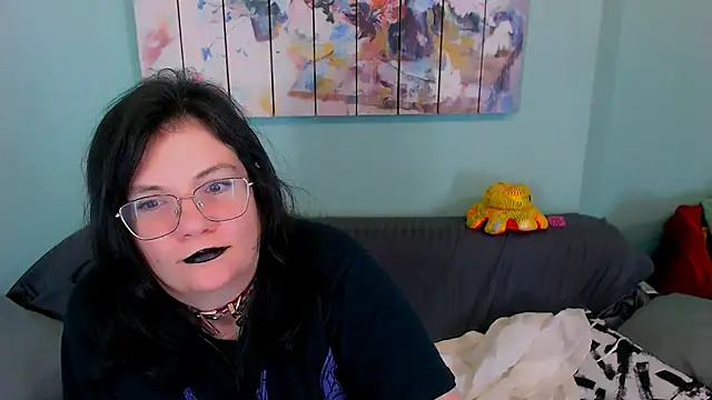 EverlyRays online show from April 24, 2026, 2:46 am