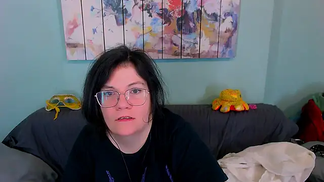 EverlyRays online show from April 24, 2026, 7:05 pm