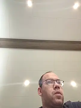 steviebigdick1992 online show from November 12, 2025, 1:37 pm