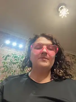 Snapshot of Taisia_W chatting on June 4, 2026, 5:06 pm Taisia W online show from June 4, 2026, 5:06 pm
