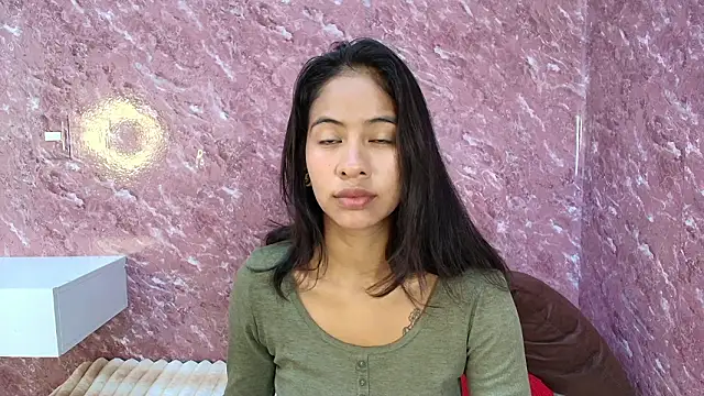 JuliKim  online show from March 5, 2026, 12:35 pm