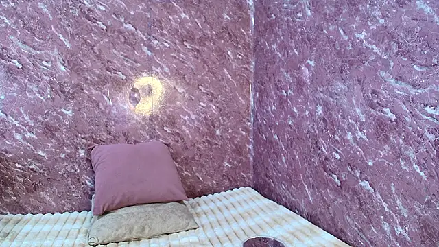 JuliKim  online show from March 7, 2026, 1:16 pm