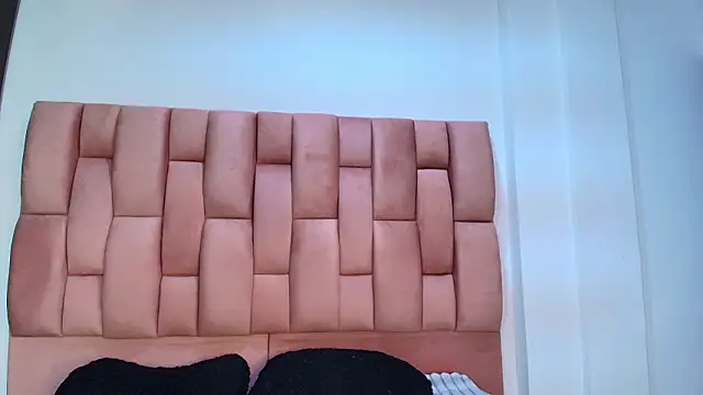 JuliKim  online show from February 27, 2026, 1:22 pm