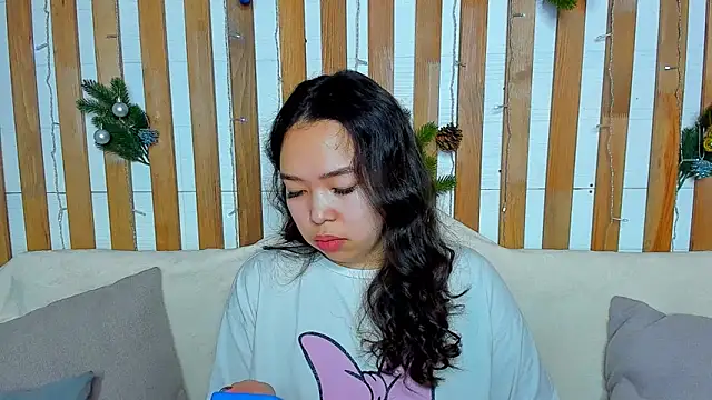 Snapshot of Kris_top_Lee chatting on December 15, 2024, 1:57 am Kris top Lee online show from December 15, 2024, 1:57 am