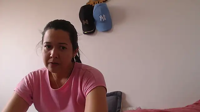 Snapshot of lady_hot2xx chatting on February 20, 2025, 8:14 pm lady hot2xx online show from February 20, 2025, 8:14 pm