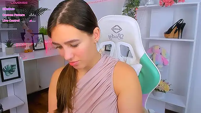 Snapshot of _Eliizabeth_ chatting on October 27, 2025, 10:54 pm Eliizabeth online show from October 27, 2025, 10:54 pm