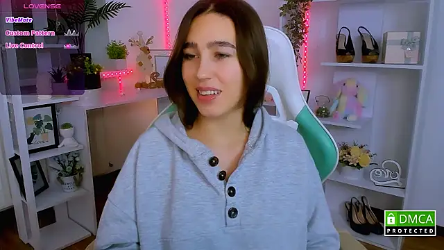  Eliizabeth  online show from December 15, 2025, 9:20 pm