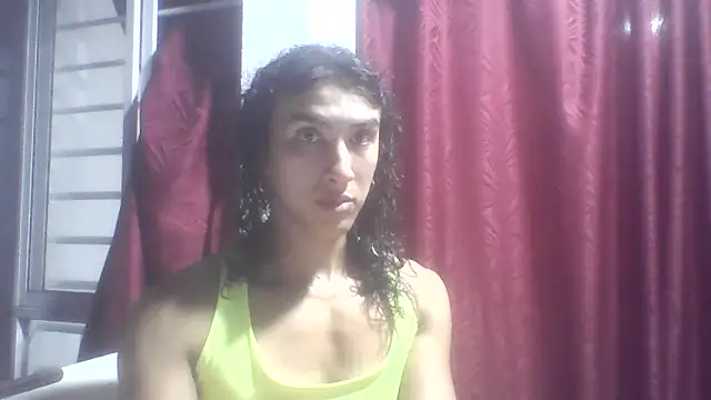 Snapshot of roxana_collins chatting on May 7, 2026, 4:28 am roxana collins online show from May 7, 2026, 4:28 am