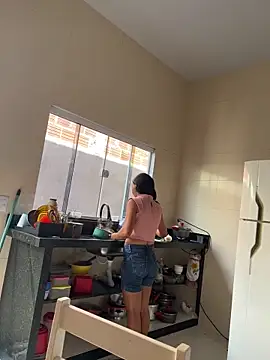 Larissatop online show from April 27, 2026, 2:04 pm