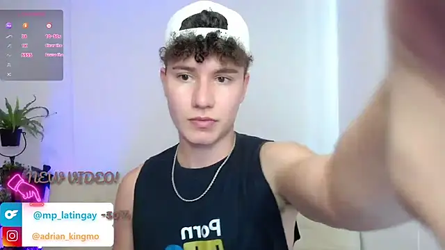 Snapshot of adrian_morelly chatting on November 17, 2025, 7:29 pm adrian morelly online show from November 17, 2025, 7:29 pm