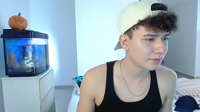 Snapshot of adrian_morelly chatting on October 28, 2025, 8:08 pm adrian morelly online show from October 28, 2025, 8:08 pm