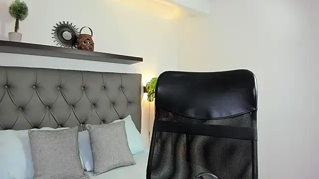 nataly rodri online show from October 6, 2025, 7:25 pm