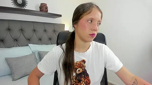 nataly rodri online show from October 20, 2025, 7:36 pm