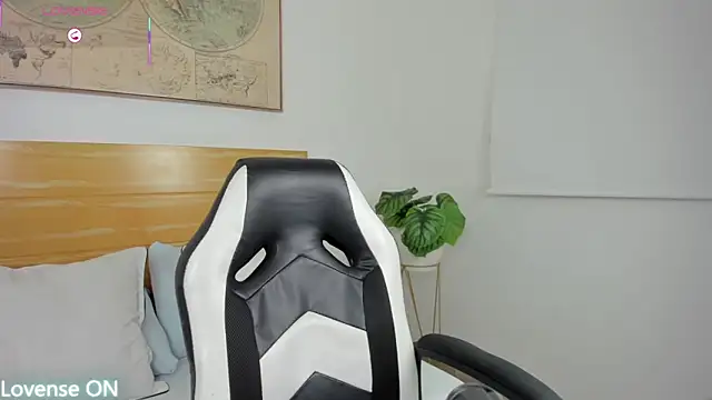 nataly rodri online show from November 15, 2025, 2:26 am