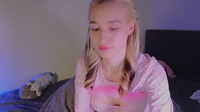 Snapshot of shey1i chatting on February 14, 2026, 5:57 pm shey1i online show from February 14, 2026, 5:57 pm