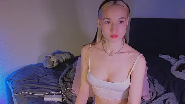 Snapshot of shey1i chatting on February 10, 2026, 9:14 pm shey1i online show from February 10, 2026, 9:14 pm