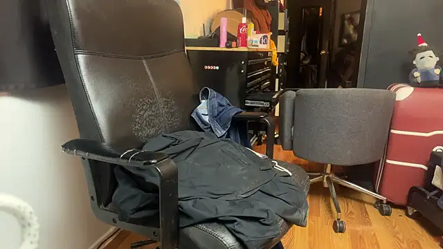 leanjamesdean online show from December 15, 2025, 2:39 am