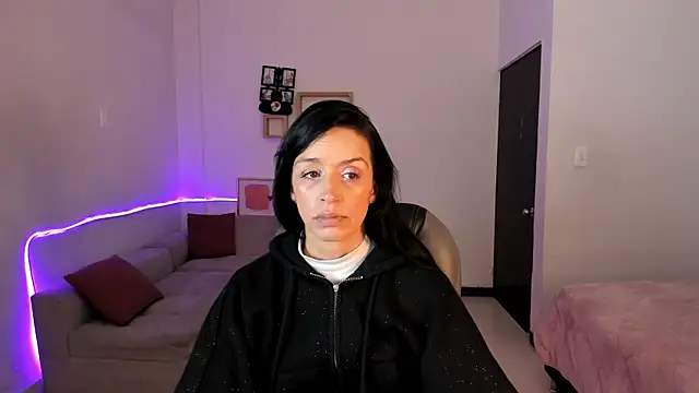 Snapshot of Kristen_Garner chatting on December 20, 2025, 7:17 pm Kristen Garner online show from December 20, 2025, 7:17 pm