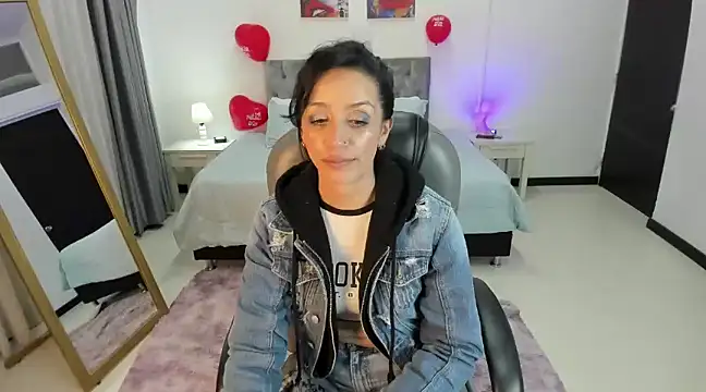 Snapshot of Kristen_Garner chatting on February 17, 2025, 7:44 pm Kristen Garner online show from February 17, 2025, 7:44 pm