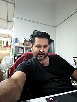 Snapshot of Sakhtlaundaz chatting on January 3, 2025, 9:26 pm Sakhtlaundaz online show from January 3, 2025, 9:26 pm