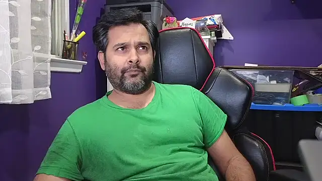 Snapshot of Sakhtlaundaz chatting on January 8, 2025, 11:52 pm Sakhtlaundaz online show from January 8, 2025, 11:52 pm