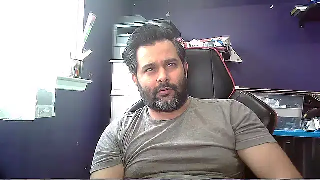 Snapshot of Sakhtlaundaz chatting on January 18, 2025, 8:51 pm Sakhtlaundaz online show from January 18, 2025, 8:51 pm