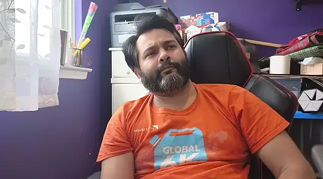 Snapshot of Sakhtlaundaz chatting on February 14, 2025, 5:03 pm Sakhtlaundaz online show from February 14, 2025, 5:03 pm