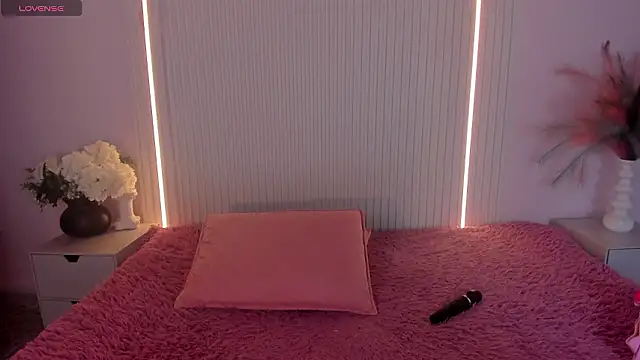 EmilyEvans7 online show from March 27, 2026, 10:54 pm