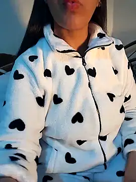 lolo890 online show from December 20, 2025, 5:32 am