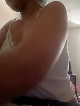 lolo890 online show from November 9, 2025, 2:32 pm