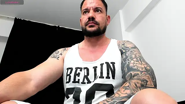 musclemonster31 online show from October 20, 2025, 5:02 pm