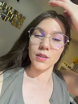 AmelieLaurent  online show from December 17, 2025, 1:54 am