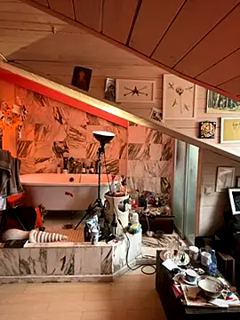 ETHAN MOORE online show from October 29, 2025, 11:42 am