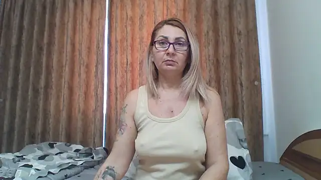 Snapshot of PussyEvely chatting on March 4, 2025, 9:29 am PussyEvely online show from March 4, 2025, 9:29 am