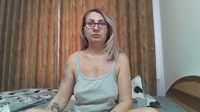 Snapshot of PussyEvely chatting on March 14, 2025, 7:04 am PussyEvely online show from March 14, 2025, 7:04 am