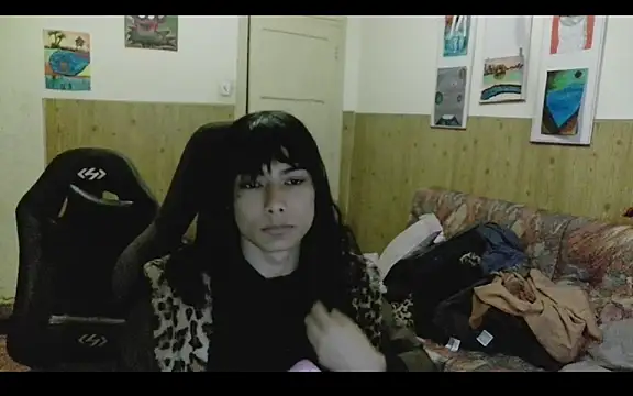 calliemaggotbone online show from December 14, 2025, 1:17 pm