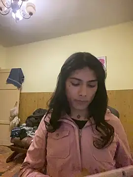 calliemaggotbone online show from April 7, 2026, 5:04 pm