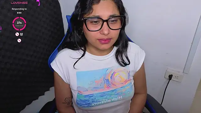 Snapshot of Cuteprincess21 chatting on April 4, 2026, 7:31 pm Cuteprincess21 online show from April 4, 2026, 7:31 pm