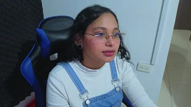 Snapshot of Cuteprincess21 chatting on March 16, 2026, 12:29 am Cuteprincess21 online show from March 16, 2026, 12:29 am