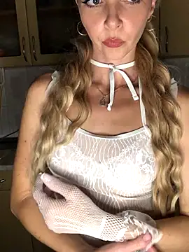 Snapshot of Kristina03 chatting on November 1, 2025, 10:25 pm Kristina03 online show from November 1, 2025, 10:25 pm