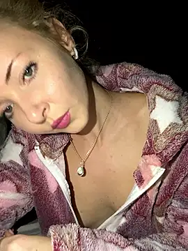 Snapshot of Kristina03 chatting on December 21, 2025, 9:37 pm Kristina03 online show from December 21, 2025, 9:37 pm